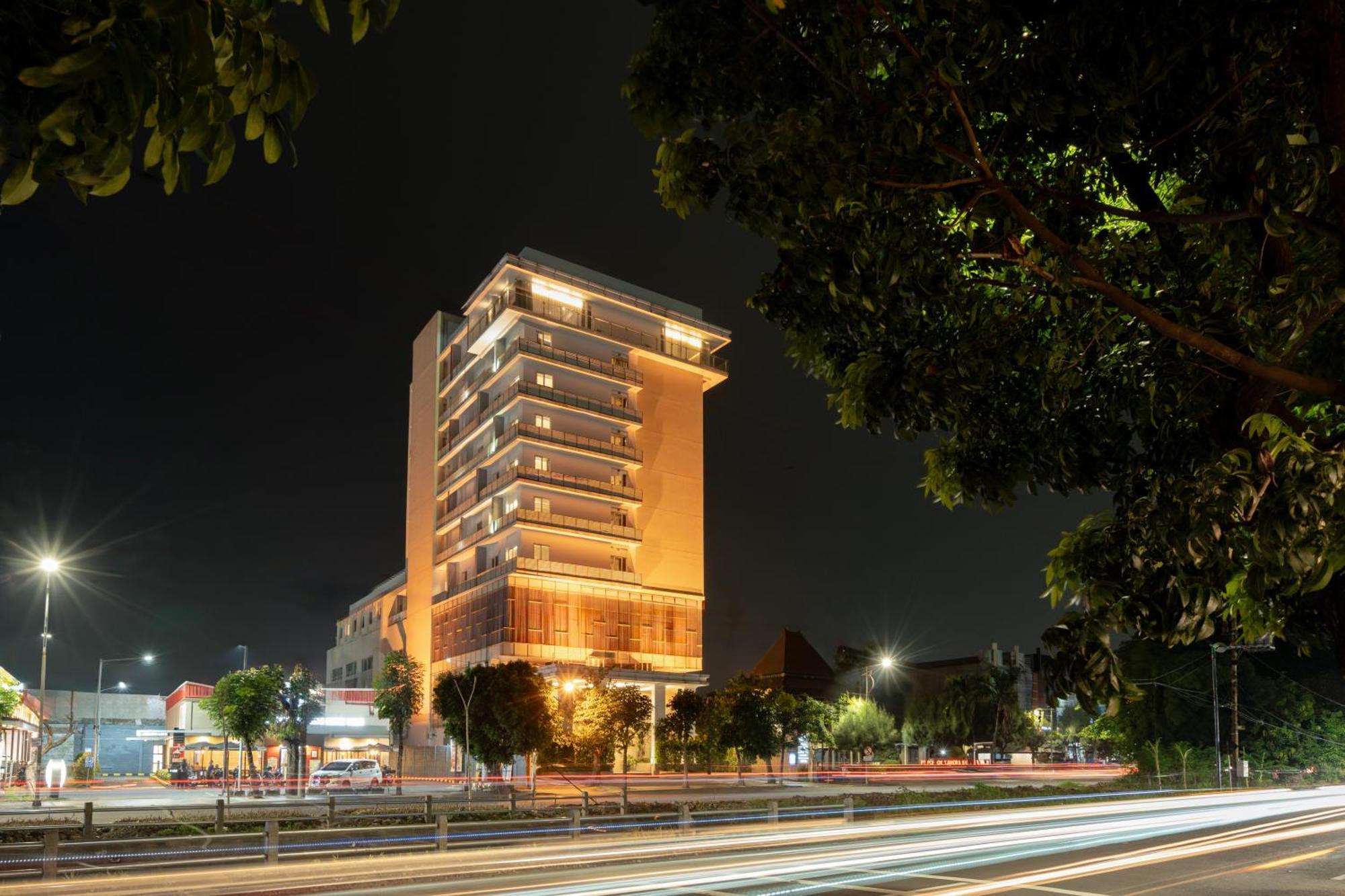 The Capital Hotel Σουραμπάγια Εξωτερικό φωτογραφία